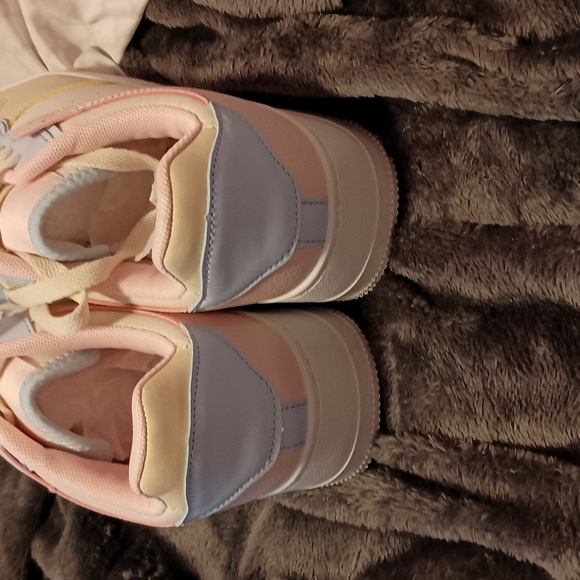 Berness Shoes - Picture 3 of 6